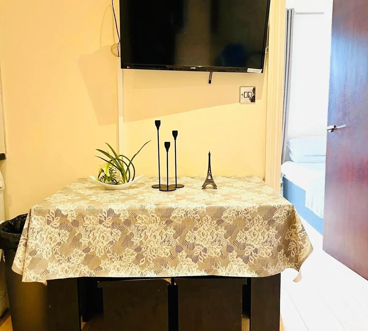 Comfortable One Bedroom Flat In لندن شقة
